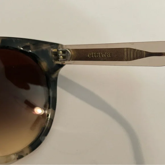 Stylish Tortoiseshell Sunglasses - Picture 6 of 8